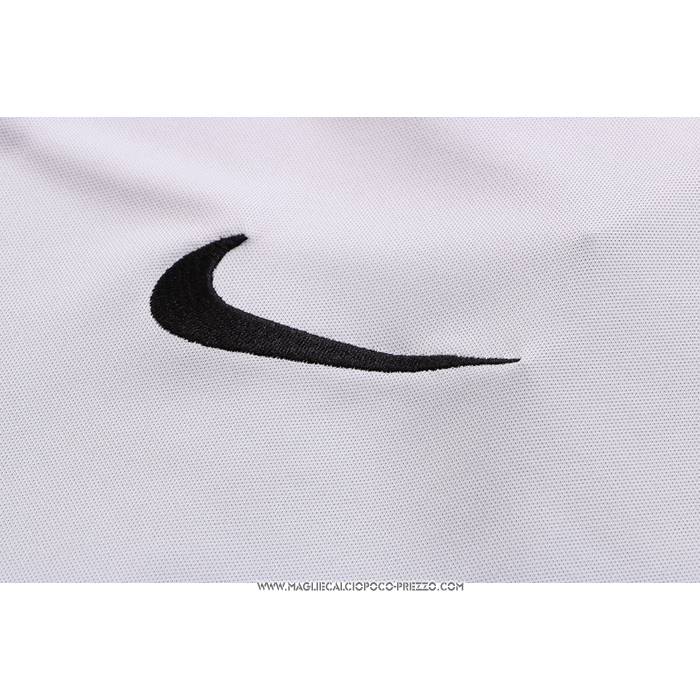 Tuta da Track
 Liverpool 2022-23 Manica Corta
 Bianco
 - Pantaloncini

